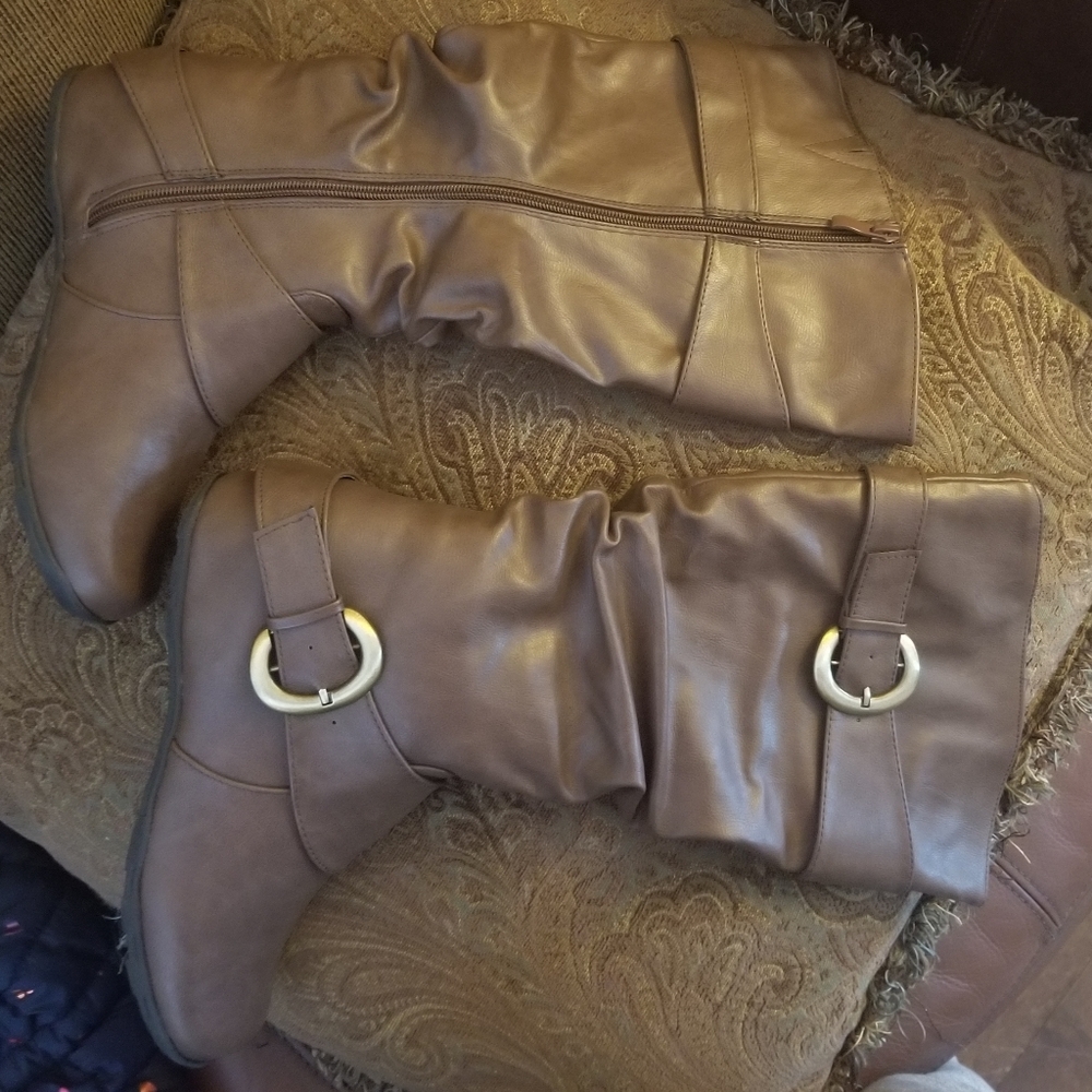 Boots - Picture 2 of 4